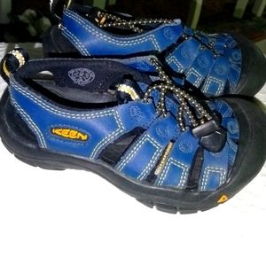 Keen kids sandals size 11
